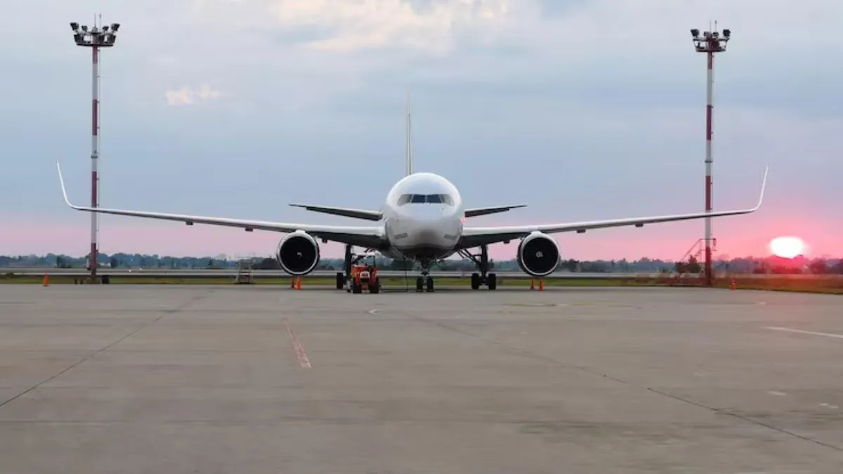 नोएडा इंटरनेशनल एयरपोर्ट के उद्घाटन की जोरदार तैयारियां, योगी आदित्यनाथ ने अधिकारियों को दिए खास निर्देश