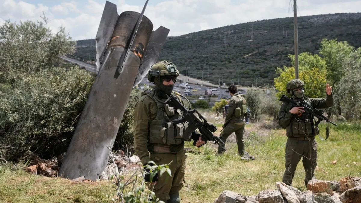 Israel US Iran War Updates LIVE: इजरायल के बेन गुरियन एयरपोर्ट पर ईरान ने फिर किया बड़ा हमला