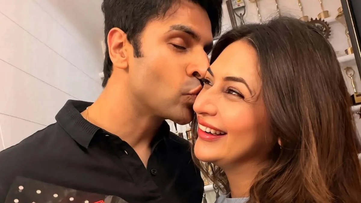 प्रेग्नेंट हैं दिव्यांका त्रिपाठी, शादी के 10 साल बाद टीवी की ईशी मां बनेंगी रियल लाइफ मम्मी?