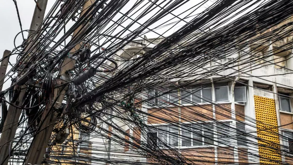 दिल्ली में अंडरग्राउंड होंगे झूलते हुए बिजली के तार, सरकार खर्च करेगी 200 करोड़ रुपये