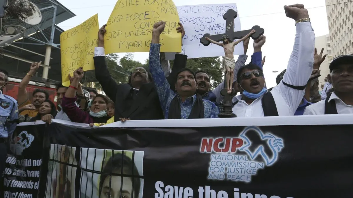 ’13 साल की लड़की के साथ निकाह पूरी तरह जायज’, कोर्ट के फैसले से दहशत में पाकिस्तानी ईसाई