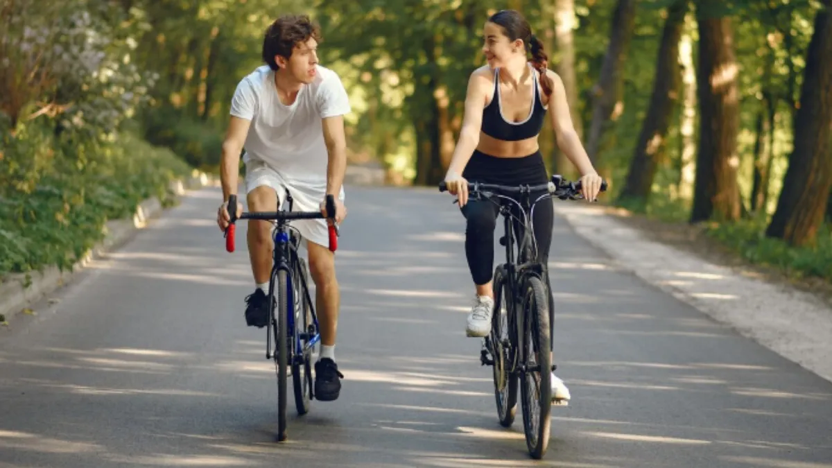 साइकिल चलाने से शरीर पर क्या असर पड़ता है, टनाटन हो जाएगी सेहत, जानिए कमाल के फायदे