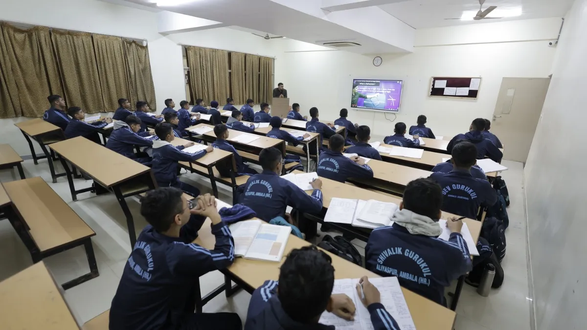 Dev Gurukul: शिक्षा का नया आयाम! अब IITians, डॉक्टर्स और आर्मी ऑफिसर खुद तराशेंगे आपके बच्चे का भविष्य