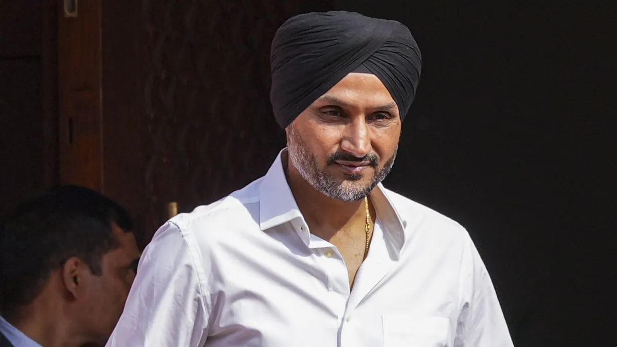 हाई कोर्ट पहुंचे सांसद और पूर्व क्रिकेटर हरभजन सिंह, पंजाब पुलिस की सुरक्षा को दोबारा बहाल करने की मांग