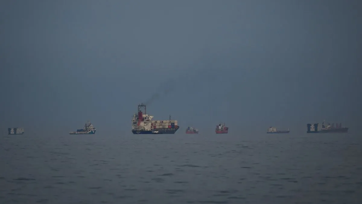 Iran-US War: होर्मुज में बारूदी समुद्री सुरंगे बिछाकर लोकेशन भूल गया ईरान, अमेरिका की सैटेलाइट भी नहीं खोज पा रही