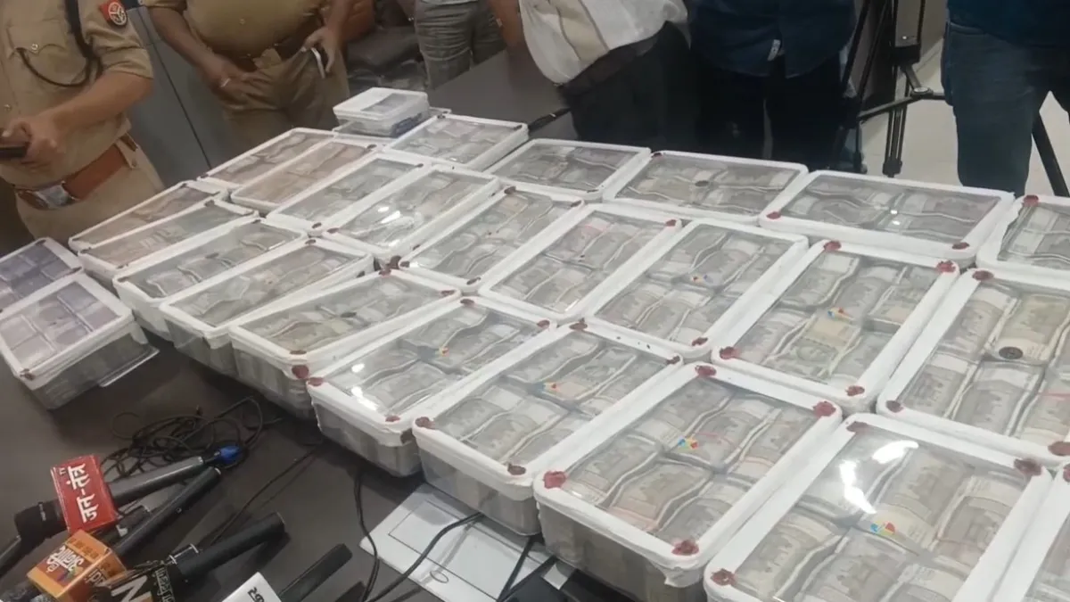 OMG! कानपुर में पकड़ा गया इतना कैश की हैरान हो जाएंगे, IPL के नाम पर सट्टा रैकेट पर पुलिस ने की रेड