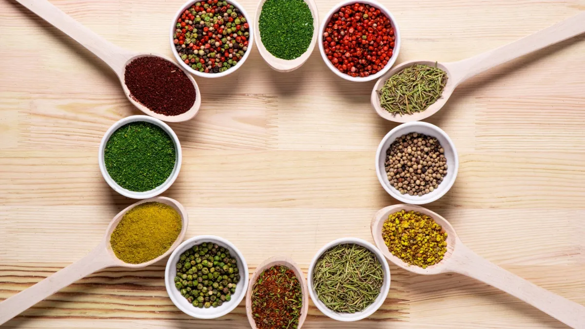 पेट की गर्मी और डिहाइड्रेशन दूर करने में ये मसाले हैं फायदेमंद, चिलचिलाती गर्मी से बचने के लिए डाइट में ज़रूर करें शामिल