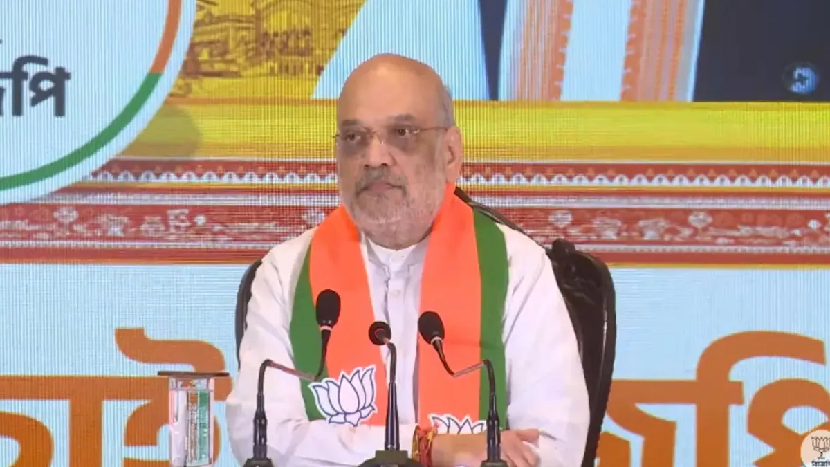 ‘महिलाओं को हर महीने 3000, 6 महीने के अंदर UCC’, बंगाल के लिए BJP ने मेनिफेस्टो में किए ऐसे वादे कि उड़ गई विरोधियों की नींद