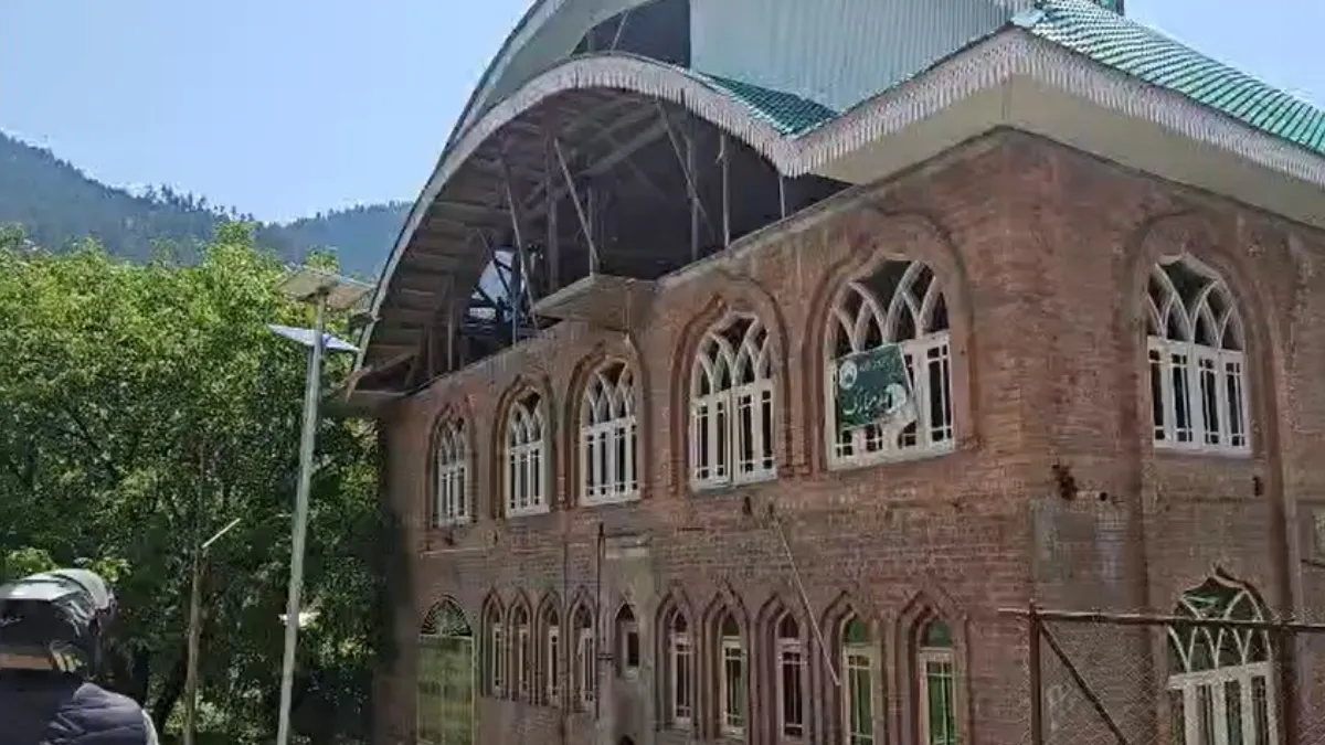 जम्मू-कश्मीर में यूपी के नाबालिग हिंदू लड़के के धर्म परिवर्तन से फैली सनसनी, परिवार ने लगाया जबरदस्ती का आरोप
