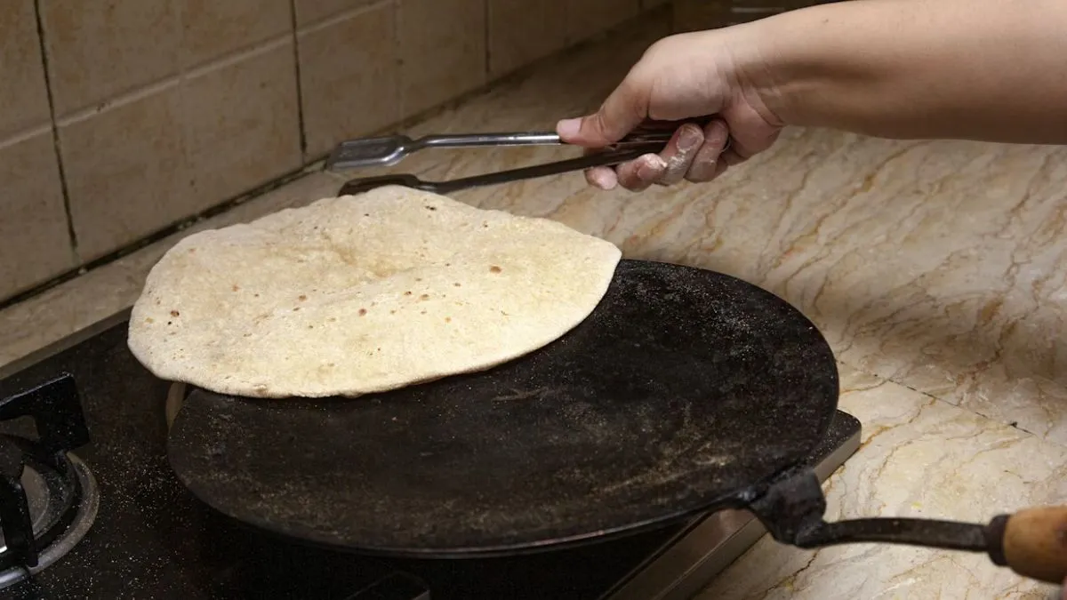 Akhiri Roti Niyam: पहली रोटी गाय को, लेकिन क्या आप जानते हैं आखिरी रोटी किसे खिलानी चाहिए? यमराज से है कनेक्शन