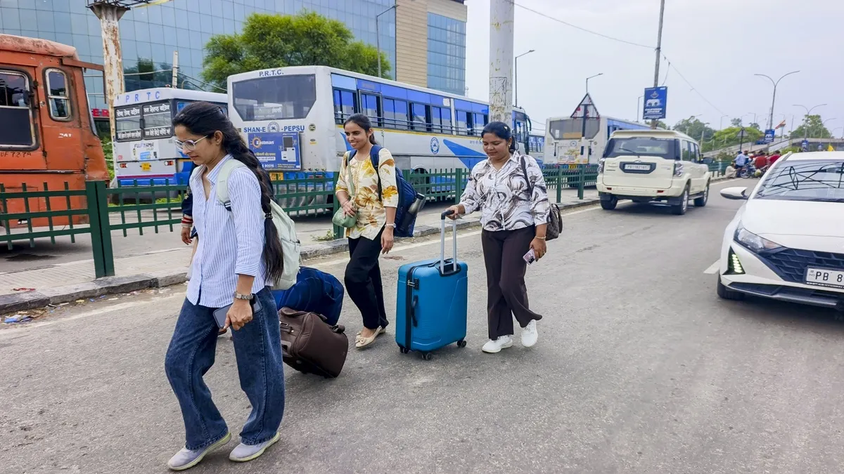 LIVE: पंजाब में आज ‘महा हड़ताल’, सरकारी दफ्तर बंद, बसें नहीं चलेंगी; क्या बंद और क्या खुला रहेगा?