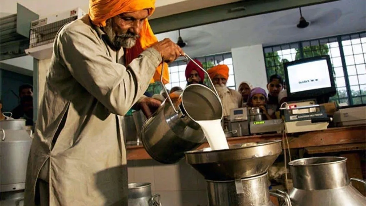 डेयरी किसानों को एक लीटर दूध के मिलेंगे 44 रुपये, तमिलनाडु सरकार 12 दिनों में 6 रुपये बढ़ाई खरीद कीमत