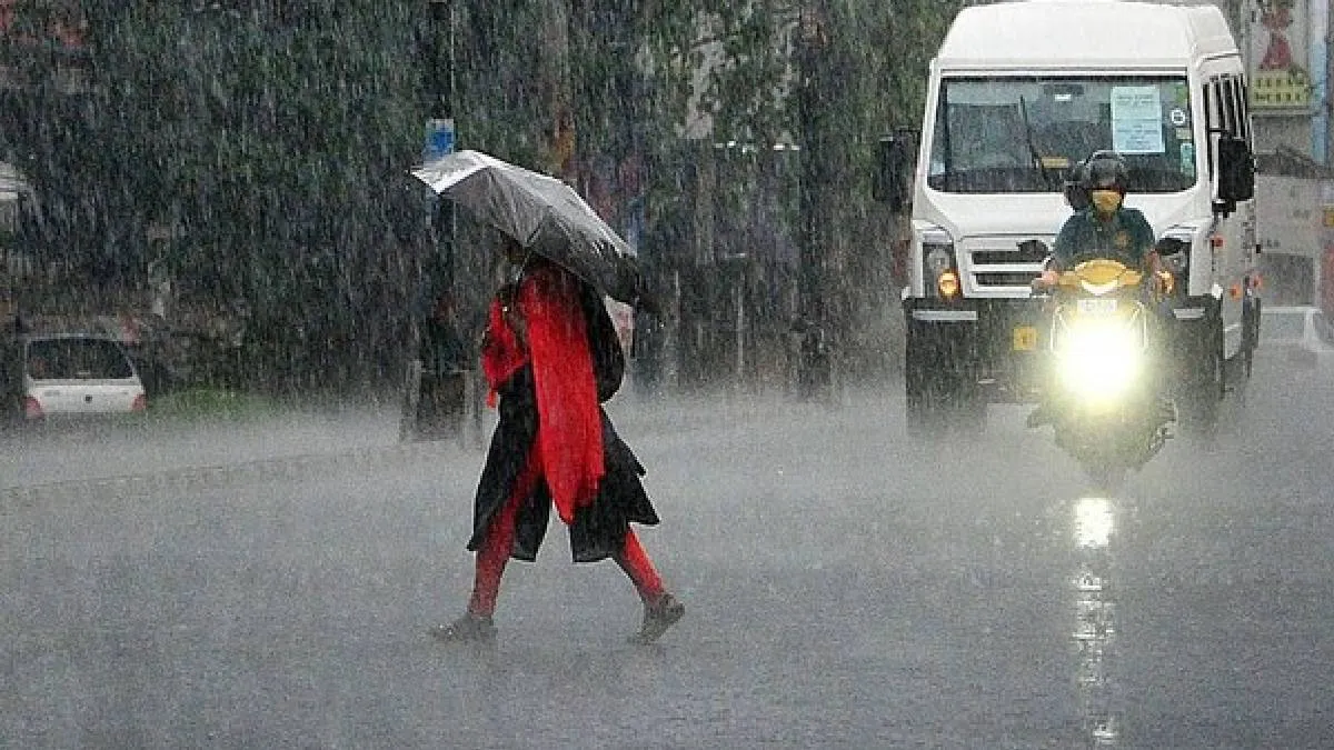 बिहार-MP समेत कई राज्यों में भारी बारिश की चेतावनी, यहां पर भी झमाझम बरसेंगे बादल, पढ़ें मौसम का ताजा अपडेट